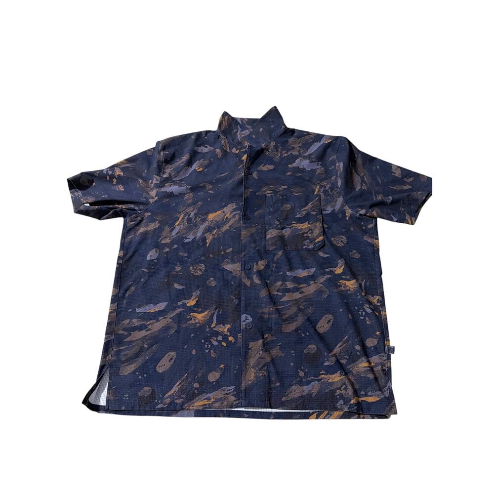 Men’s Lululemon button down shirt